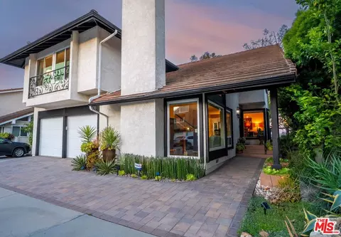 2870 Angelo Dr, Los Angeles, CA 90077
