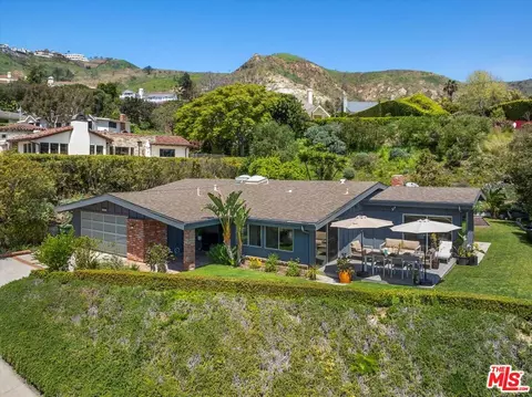 16633 Bienveneda Pl, Pacific Palisades, CA 90272