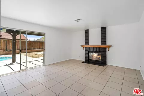 2352 E Kildare St, Lancaster, CA 93535 photo 12