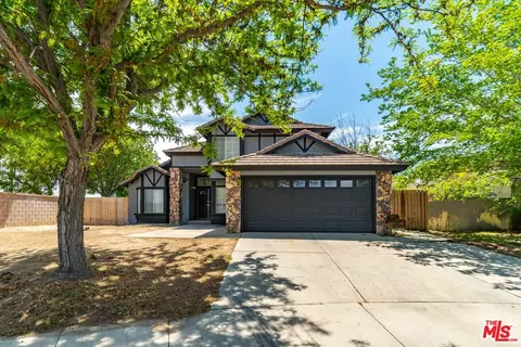 2352 E Kildare St, Lancaster, CA 93535