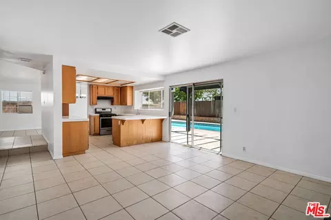 2352 E Kildare St, Lancaster, CA 93535 photo 11