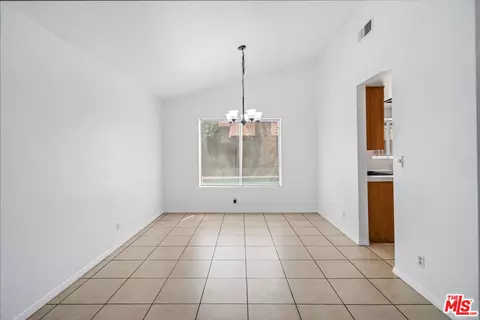 2352 E Kildare St, Lancaster, CA 93535 photo 7