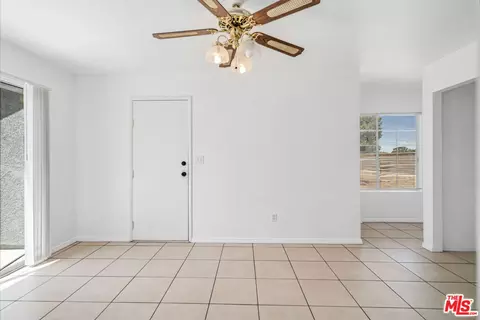 2352 E Kildare St, Lancaster, CA 93535 photo 15