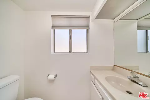 Bath - 647 E Avenue J10, Lancaster, CA 93535 photo 1 of 8