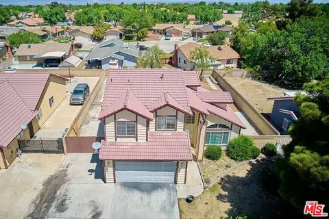 View/Area - 647 E Avenue J10, Lancaster, CA 93535 photo 3 of 10