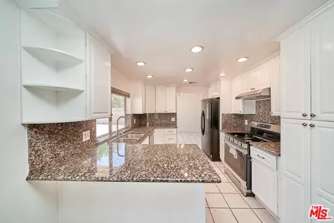 Kitchen - 647 E Avenue J10, Lancaster, CA 93535 photo 5 of 5