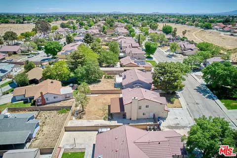 View/Area - 647 E Avenue J10, Lancaster, CA 93535 photo 9 of 10