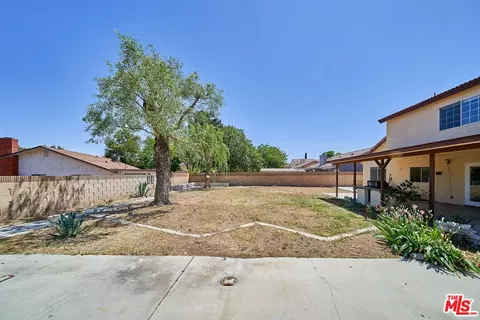 Exterior - 647 E Avenue J10, Lancaster, CA 93535 photo 6 of 11