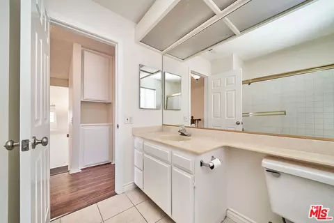 Bath - 647 E Avenue J10, Lancaster, CA 93535 photo 8 of 8