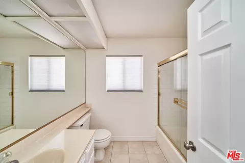 Bath - 647 E Avenue J10, Lancaster, CA 93535 photo 7 of 8