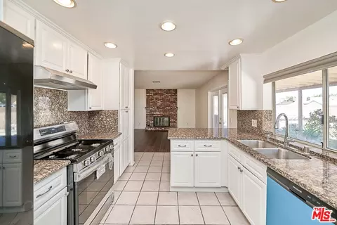 Kitchen - 647 E Avenue J10, Lancaster, CA 93535 photo 1 of 5