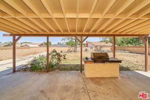 Exterior - 647 E Avenue J10, Lancaster, CA 93535 photo 4 of 11
