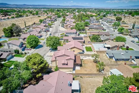 View/Area - 647 E Avenue J10, Lancaster, CA 93535 photo 5 of 10