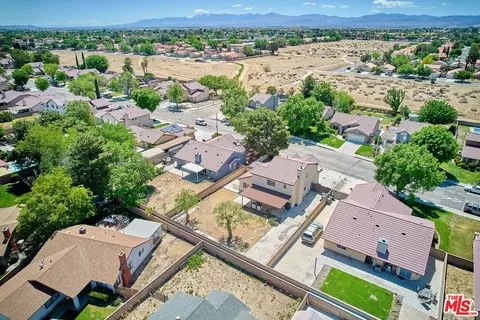 View/Area - 647 E Avenue J10, Lancaster, CA 93535 photo 8 of 10