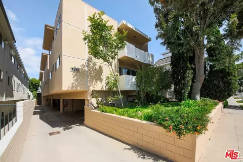 11933 Darlington Ave, Los Angeles, CA 90049