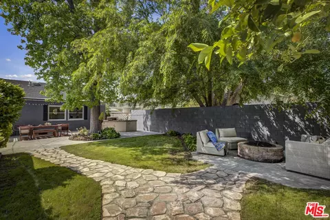 2994 Bargen Way, Altadena, CA 91001