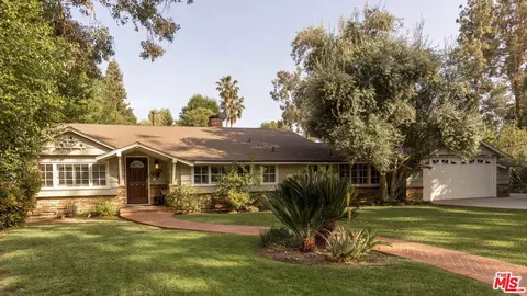 5124 Calenda Dr, Woodland Hills, CA 91367