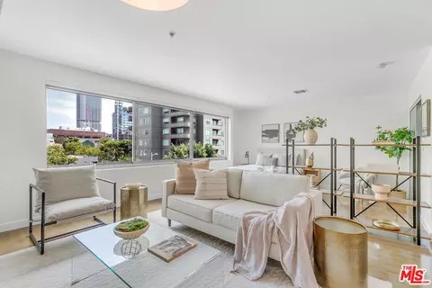 901 S Flower St #402, Los Angeles, CA 90015