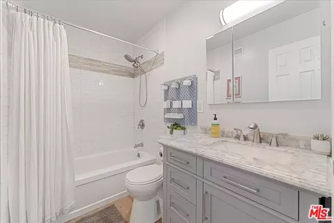 Bath - 412 Sierra Ave, Moorpark, CA 93021 photo 3 of 3
