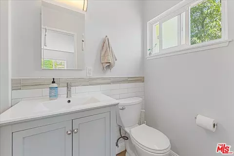 Bath - 412 Sierra Ave, Moorpark, CA 93021 photo 1 of 3