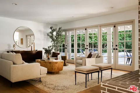 3433 Wrightview Dr, Studio City, CA 91604 photo 2