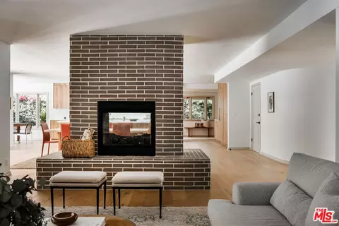 3433 Wrightview Dr, Studio City, CA 91604 photo 3
