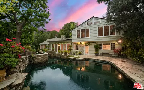 2576 Benedict Canyon Dr, Beverly Hills, CA 90210