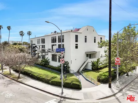 2201 Ocean Ave, Venice, CA 90291 photo 2