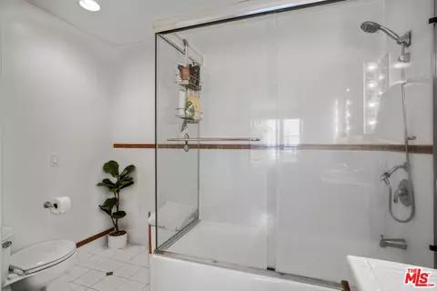 2201 Ocean Ave, Venice, CA 90291 photo 17