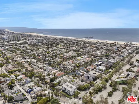 2201 Ocean Ave, Venice, CA 90291 photo 32
