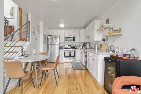 2201 Ocean Ave, Venice, CA 90291 photo 9