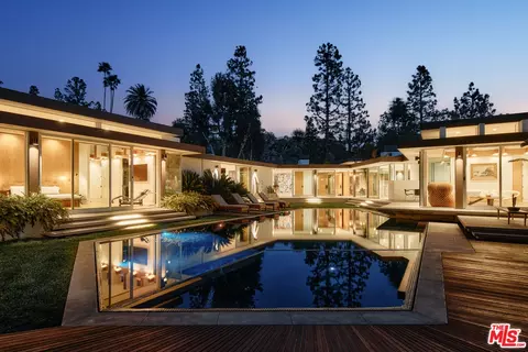 1061 Loma Vista Dr, Beverly Hills, CA 90210
