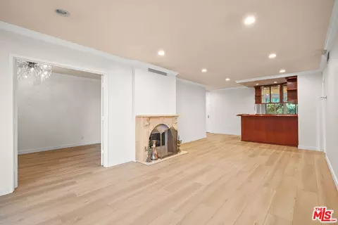 1010 N Kings Rd #303, West Hollywood, CA 90069