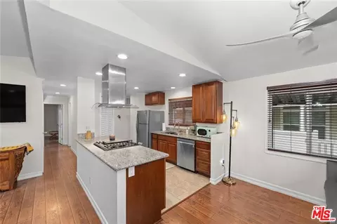 4201 Topanga Canyon Blvd #31, Woodland Hills, CA 91364