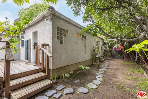 Exterior - 3000 Beach Ave, Venice, CA 90291 photo 6 of 9