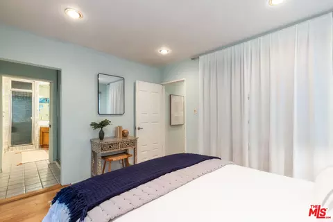 Bedroom - 3000 Beach Ave, Venice, CA 90291 photo 4 of 7