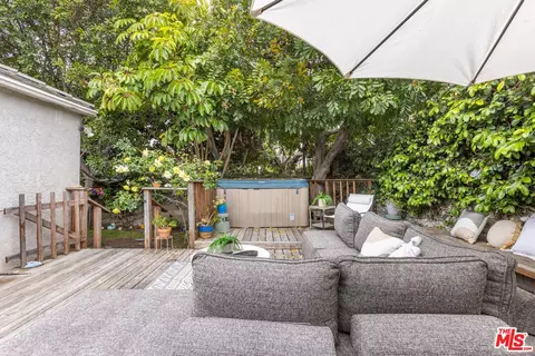 Exterior - 3000 Beach Ave, Venice, CA 90291 photo 4 of 9