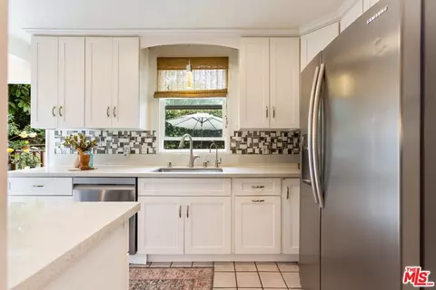 Kitchen - 3000 Beach Ave, Venice, CA 90291 photo 1 of 5