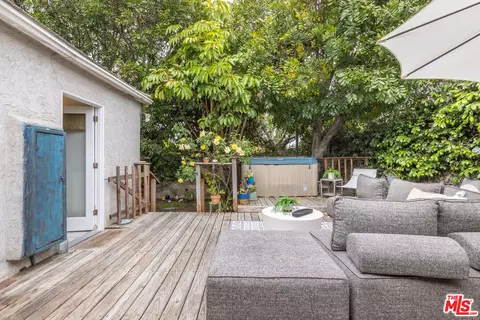 Exterior - 3000 Beach Ave, Venice, CA 90291 photo 3 of 9