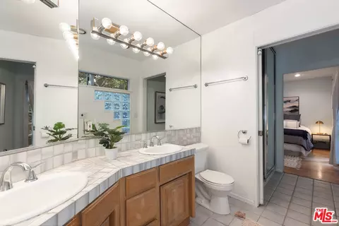 Bath - 3000 Beach Ave, Venice, CA 90291 photo 1 of 6