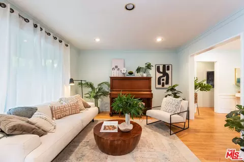 Living - 3000 Beach Ave, Venice, CA 90291 photo 1 of 2