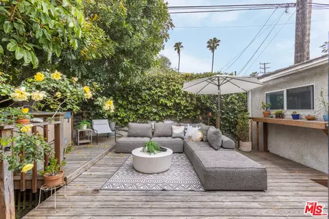 Exterior - 3000 Beach Ave, Venice, CA 90291 photo 2 of 9