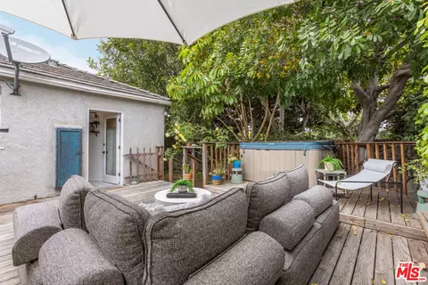 Exterior - 3000 Beach Ave, Venice, CA 90291 photo 5 of 9
