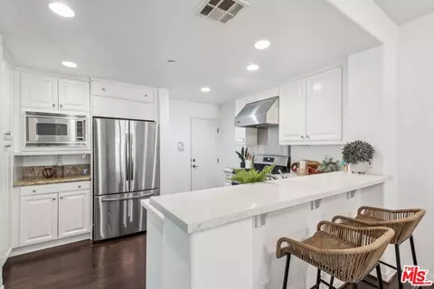 2460 E Villa St #2, Pasadena, CA 91107 photo 8