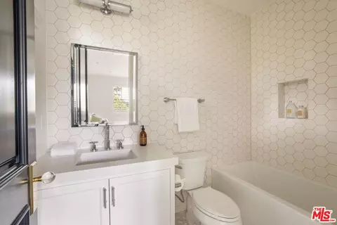 Bath - 4476 Libbit Ave, Encino, CA 91436 photo 5 of 6