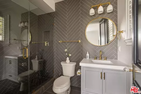 Bath - 4476 Libbit Ave, Encino, CA 91436 photo 6 of 6