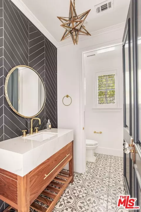 Bath - 4476 Libbit Ave, Encino, CA 91436 photo 1 of 6