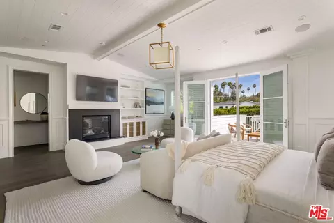 Bedroom - 4476 Libbit Ave, Encino, CA 91436 photo 2 of 5