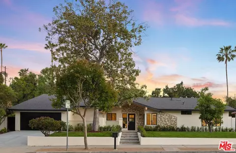 23520 Mariano St, Woodland Hills, CA 91367