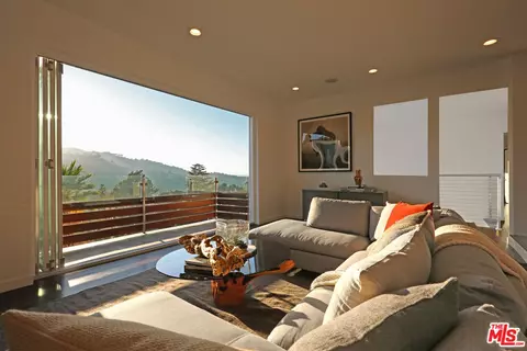 3319 Charleston Way, Los Angeles, CA 90068